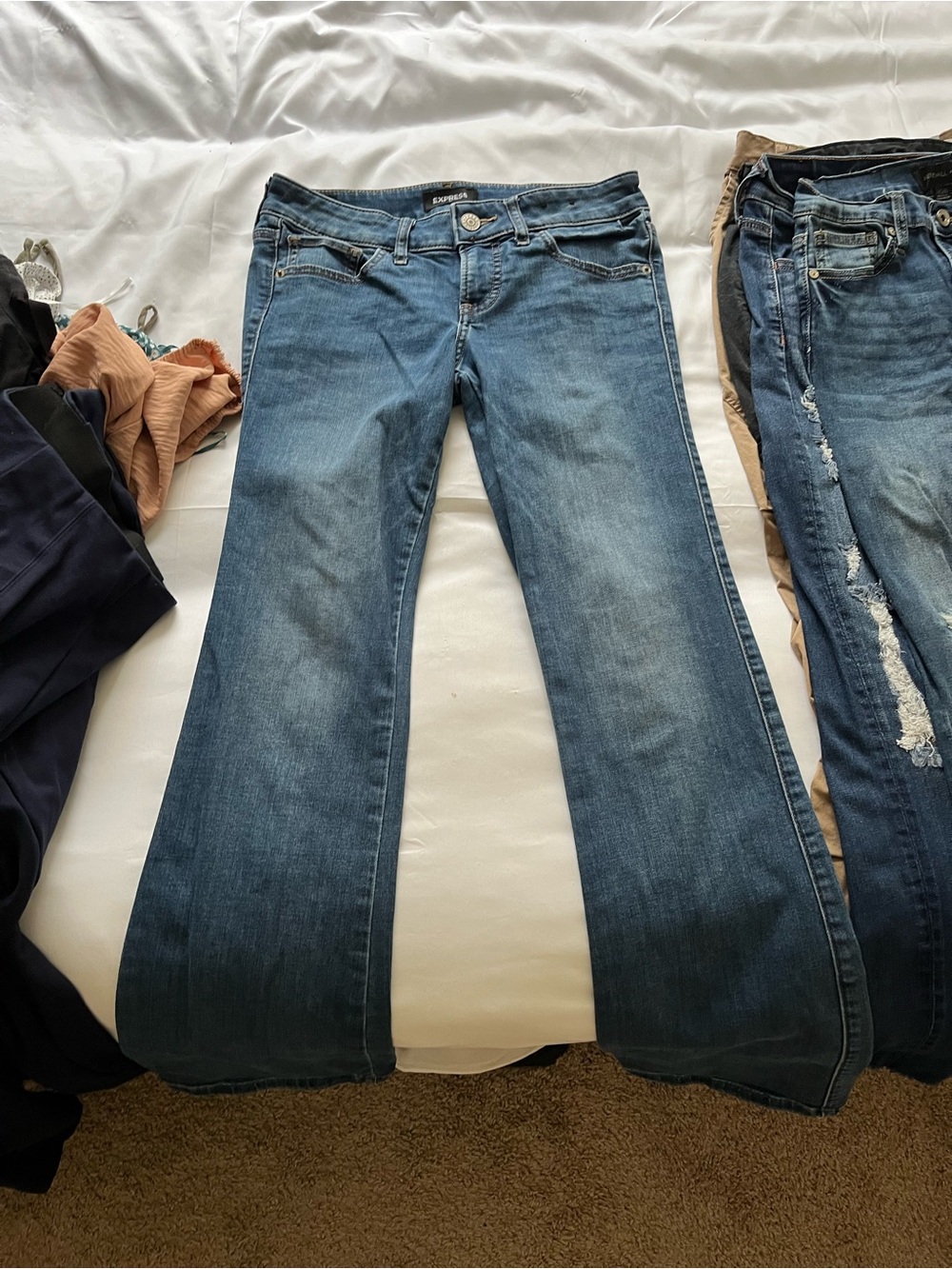 Express Wide-Leg Jeans in Medium Blue Wash